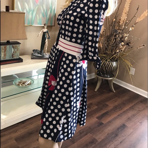 STUNNING DRESS IN EXCELLENT CONDITION - Picture 3 of 5